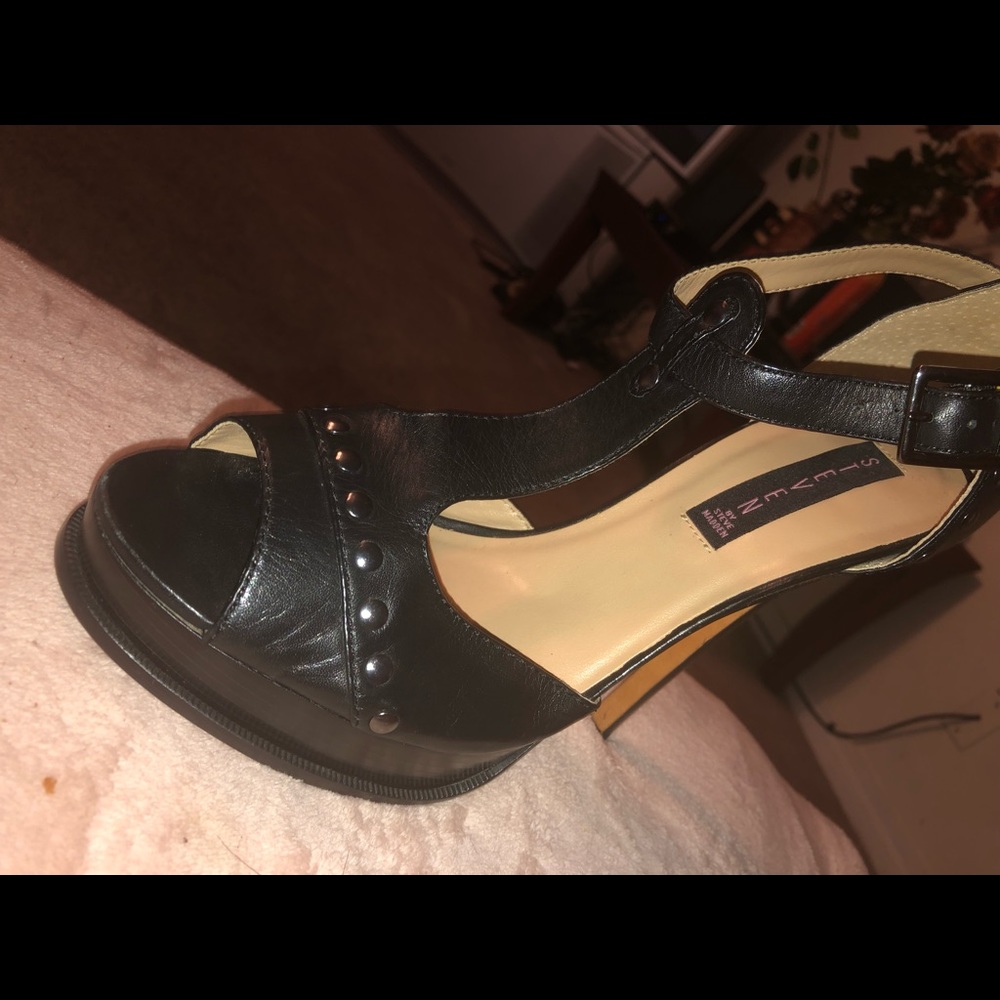 Heels - Picture 2 of 5